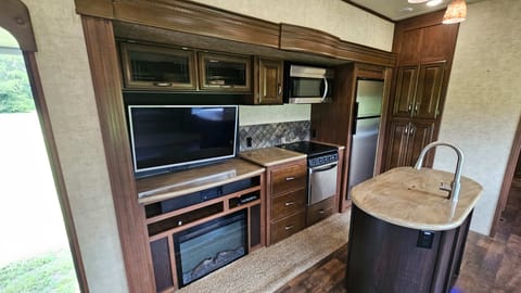 2 Bedroom, 2 Bath Luxury RV Towable trailer in Fairhope