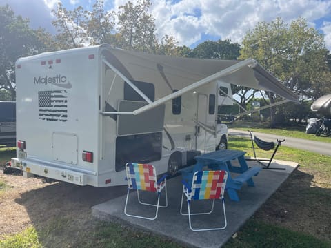 2015 Thor Majestic 25 Drivable vehicle in Keystone Islands