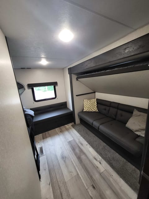 Family Friendly Bunkhouse Travel Trailer (2022) Remorque tractable in Schofield