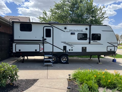 2022 Winnebago Minnie 2301BHS Towable trailer in Joliet