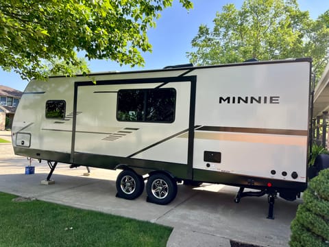 2022 Winnebago Minnie 2301BHS Towable trailer in Joliet