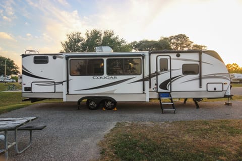 2021 Keystone RV Cougar 34TSB Towable trailer in Foley