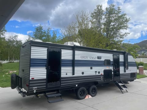 Big Bad Grey Wolf 26DBH bunk house Towable trailer in Draper