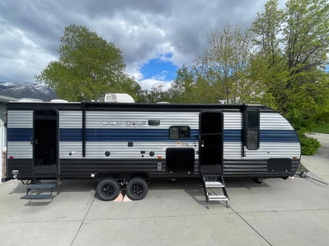 Big Bad Grey Wolf 26DBH bunk house Towable trailer in Draper