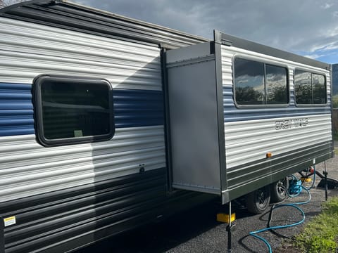 2022 Fully Loaded Cherokee Grey Wolf 26DBH-L Towable trailer in Livingston