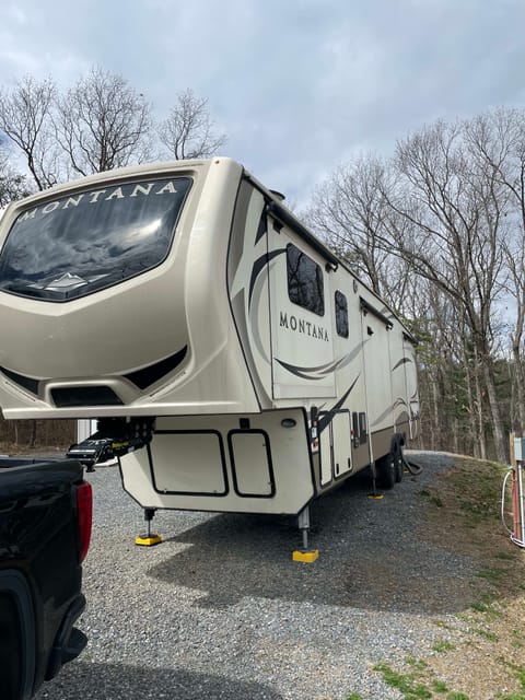 2018 Keystone RV Montana 3731FL Towable trailer in Schertz