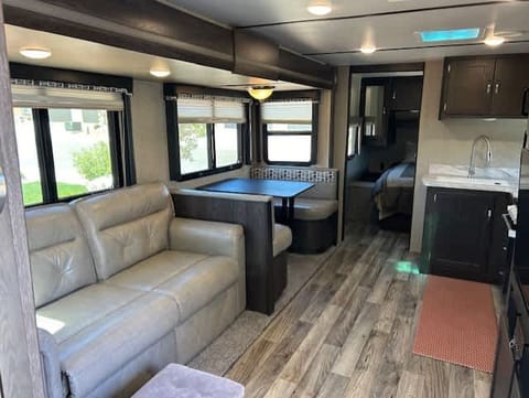 2019 Keystone Outback RV  - 33 ft, sleeps 10 Towable trailer in Hurricane