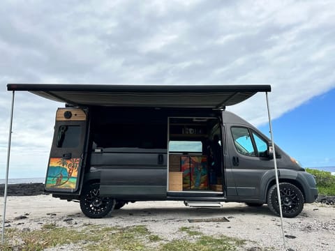 Coconuts - (Kona - Big Island) Campervan in Kalaoa