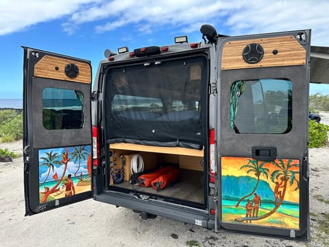 Coconuts - (Kona - Big Island) Campervan in Kalaoa