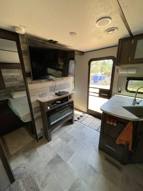 2021 Dutchmen RV Coleman Lantern Series 295QB Towable trailer in Redding