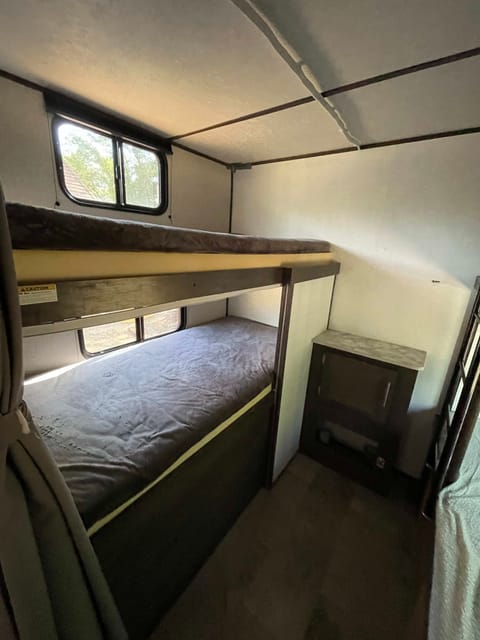 2021 Dutchmen RV Coleman Lantern Series 295QB Towable trailer in Redding