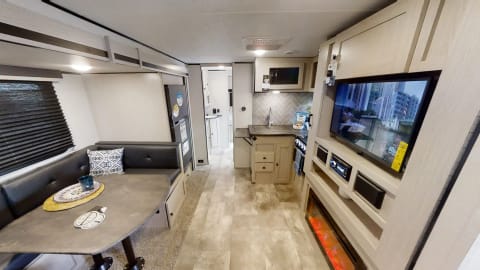 2023 Coachmen RV Apex Ultra-Lite 266BHS Towable trailer in La Quinta