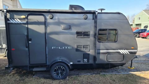 2018 Travel Lite Falcon F-Lite FL-18RB Towable trailer in Abbott Loop