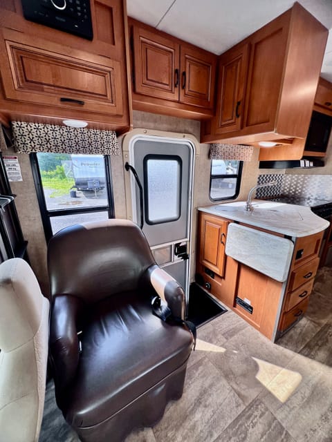 2017 Forest River RV Sunseeker 31S Drivable vehicle in Syracuse