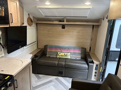 2022 Ember 190MDB w/Solar & Outdoor Kitchen - 23ft Towable trailer in Lafayette