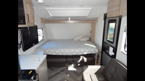 2022 Ember 190MDB w/Solar & Outdoor Kitchen - 23ft Towable trailer in Lafayette