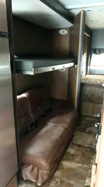 2016 COACHMAN LEPRECHAUN BUNK HOUSE Drivable vehicle in Richland