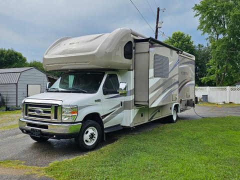 2017 Holiday Rambler Vesta 30D Drivable vehicle in Jackson