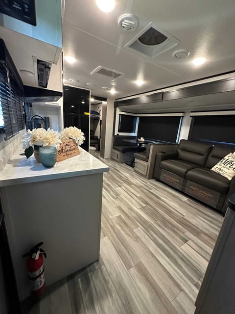 2024 Jayco Jay Feather *Delivery or p/u available* Towable trailer in Monrovia