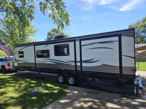 Clem Camper Rental Towable trailer in Portage