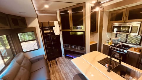 2021 Alliance RV Valor 36V11 near Port St Joe, FL Towable trailer in Port Saint Joe