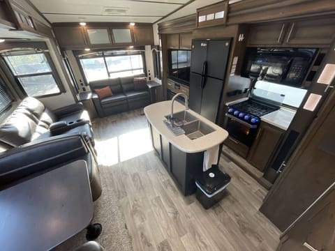 2020 Keystone RV Cougar 368MBI Towable trailer in Amarillo