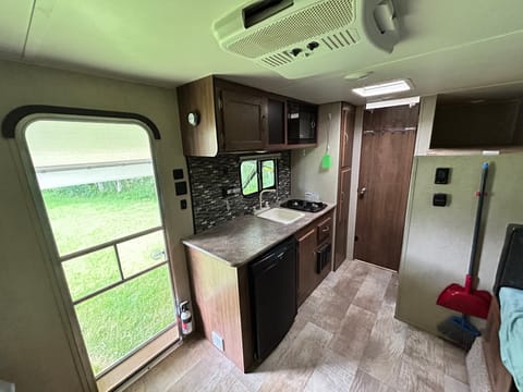 2018 Gulf Stream RV Ameri-Lite Super Lite 19 DS Trailer rebocável in Chetek