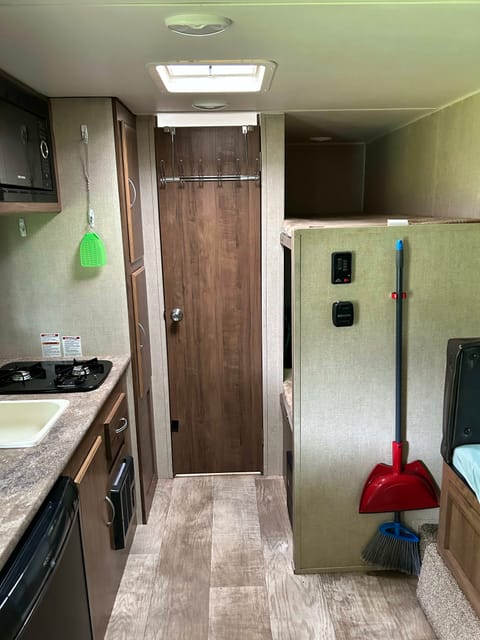 2018 Gulf Stream RV Ameri-Lite Super Lite 19 DS Trailer rebocável in Chetek