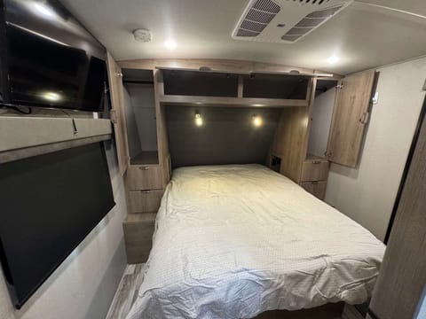 2021 Grand Design Imagine 2800BH Travel Trailer Towable trailer in Georgetown