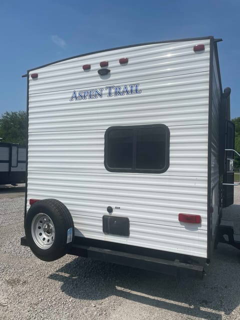 Rudolph Family Escape Camper Rental Towable trailer in Liberty