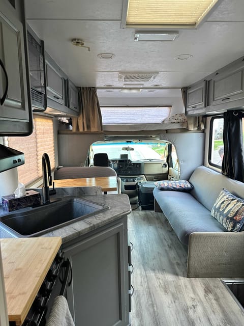 Thor Four Winds 28A (Solar & Renovated + Starlink) Drivable vehicle in Rocklin