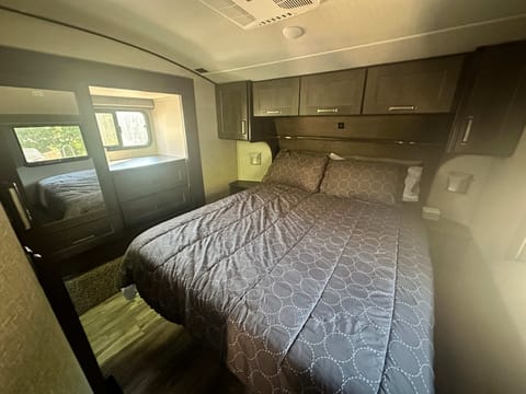 Kid-Friendly Fifth Wheel - only delivery available Towable trailer in Spearfish