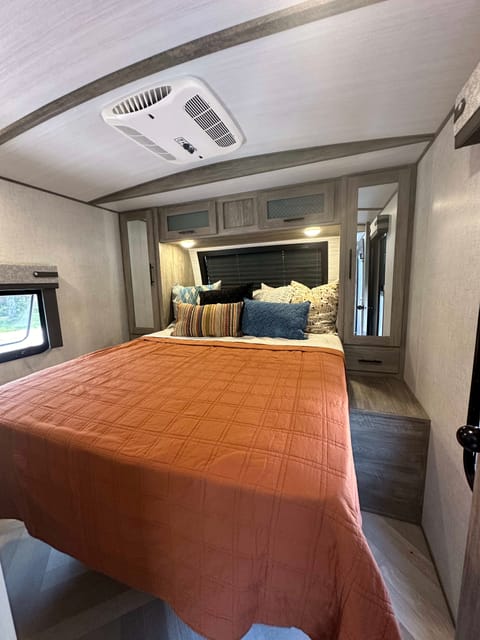 All-Inclusive, Spacious GLAMPING in “Big Gem” Towable trailer in Black Forest