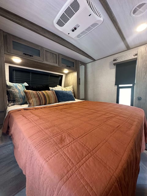 All-Inclusive, Spacious GLAMPING in “Big Gem” Towable trailer in Black Forest