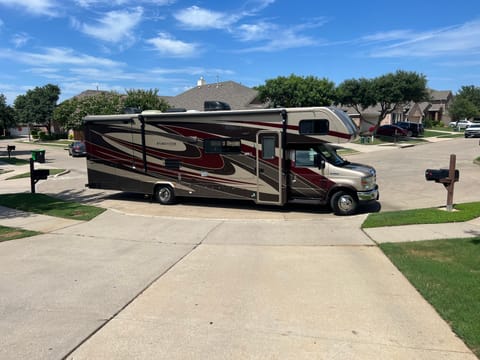 Easy Peasy RV Drivable vehicle in Little Elm