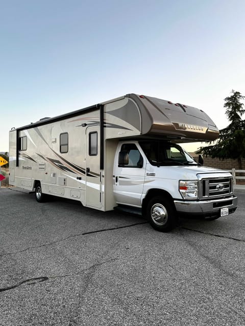 Cruising California RV Rentals Drivable vehicle in Lancaster