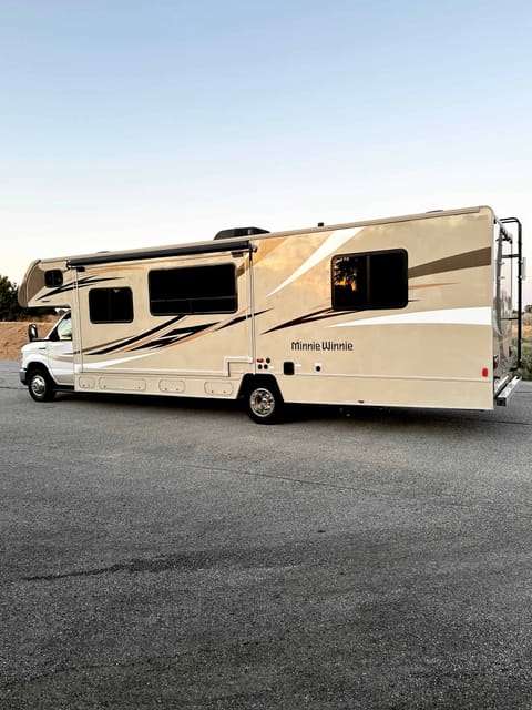 Cruising California RV Rentals Drivable vehicle in Lancaster