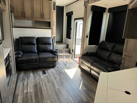 Sunflower RV Rentals RW Towable trailer in Lake Lewisville