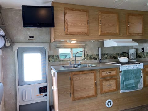 2004 Coachmen RV Freedom Express 31SE Drivable vehicle in Casper