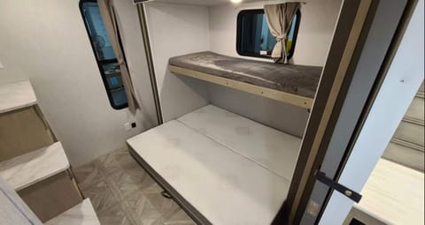 Forest River SALEM PLATINUM 32BHDSX Towable trailer in Riverside