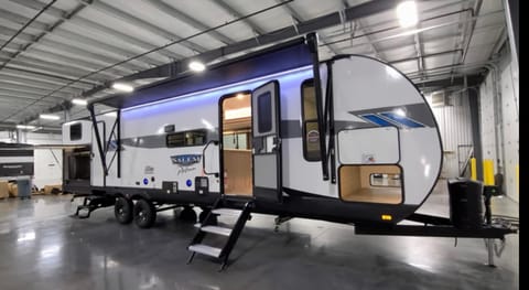 Forest River SALEM PLATINUM 32BHDSX Towable trailer in Riverside