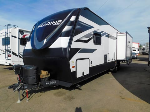 34' Trailer - Dual Slides, Full Living, Sleeps 6 Towable trailer in Leander