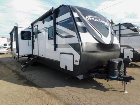 34' Trailer - Dual Slides, Full Living, Sleeps 6 Towable trailer in Leander