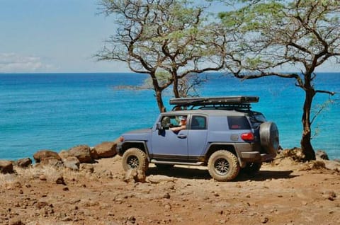 Big Island Fully Decked Lifted 4WD Blue FJ Cruiser Towable trailer in Kalaoa