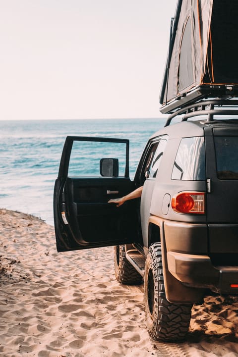 Big Island Fully Decked Lifted 4WD Black FJCruiser Towable trailer in Kalaoa