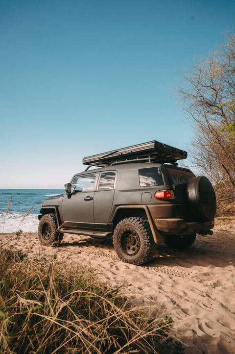 Big Island Fully Decked Lifted 4WD Black FJCruiser Towable trailer in Kalaoa