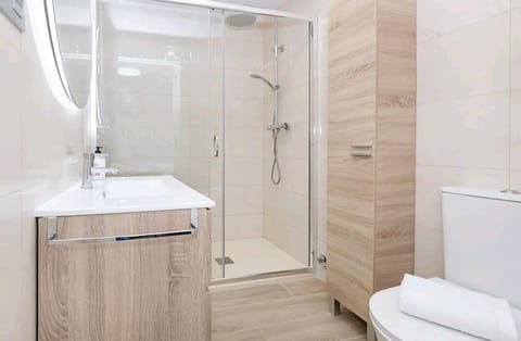 Combined shower/tub, hair dryer, towels, soap