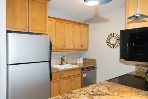 Full kitchen including a brand new dishwasher 