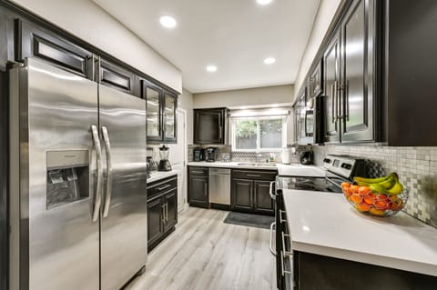 Kitchen | Air Fryer | Blender | Keurig Coffee Maker | Toaster