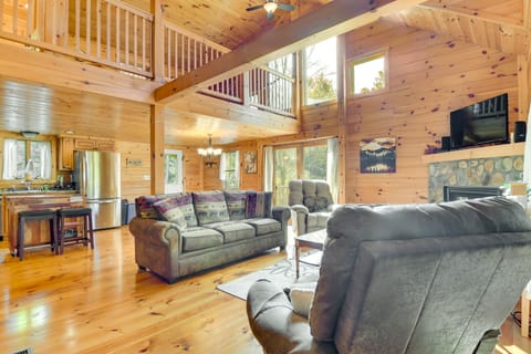 Franconia Vacation Rental | 3BR | 2.5BA | 1,600 Sq Ft | Access Only By Stairs